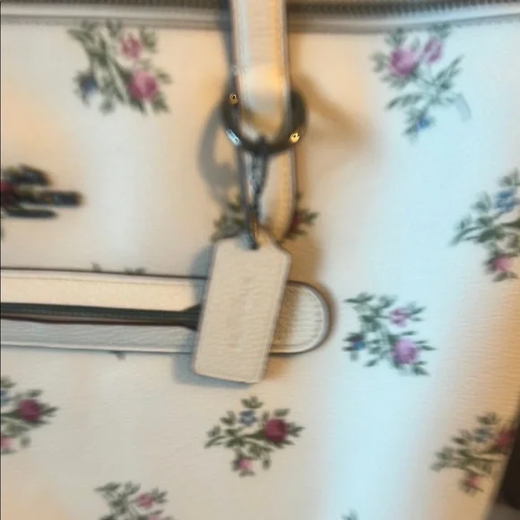 NWT Coach White Tote Bag with Floral Design - Picture 6 of 15